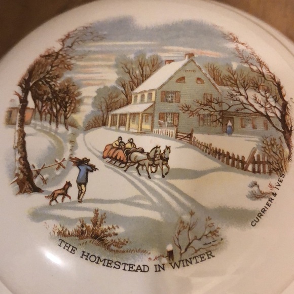 Currier & Ives The Homestead in Winter trinket dish - Picture 2 of 6